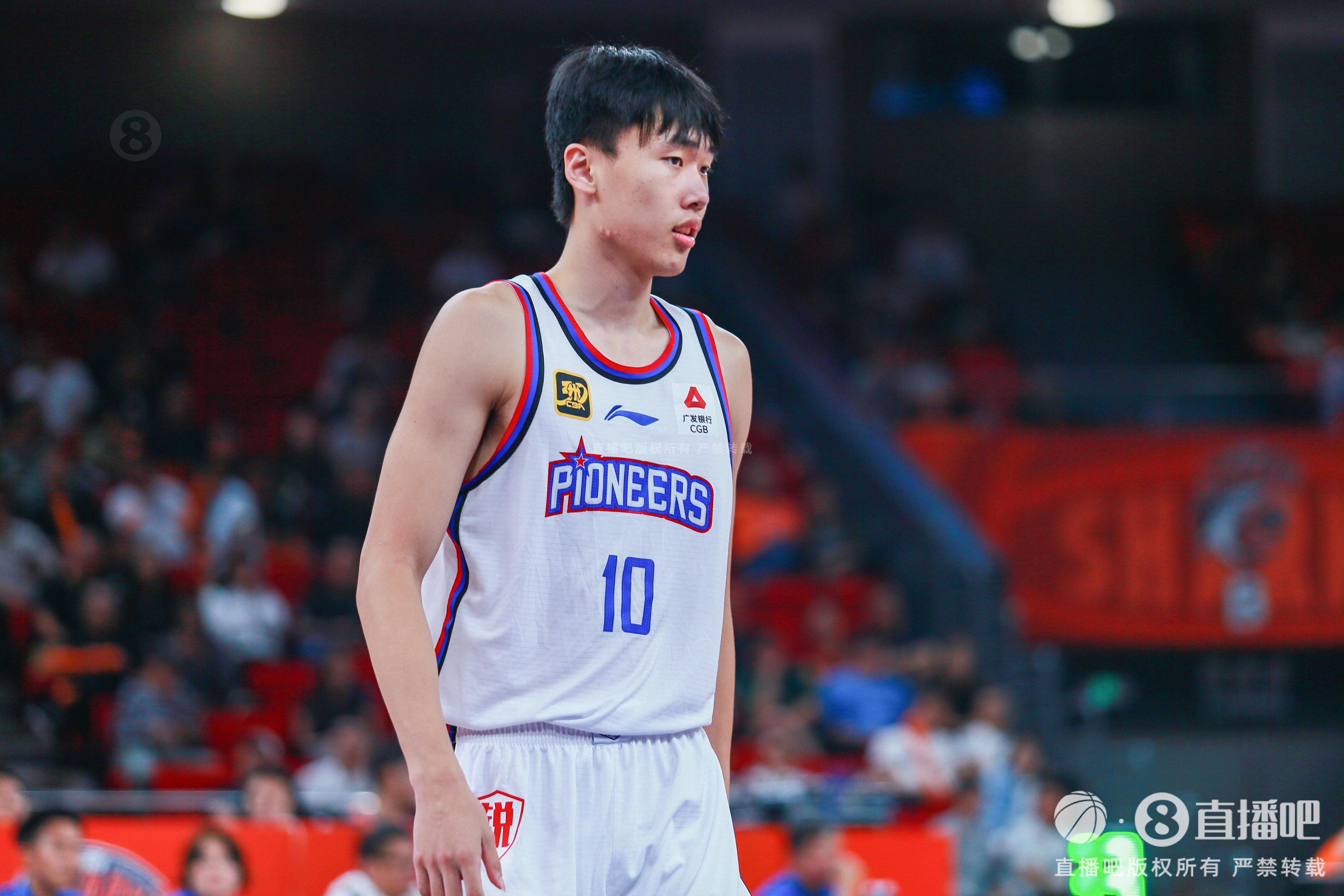 媒体人：很多当打之年球员被抛弃只因性价比不高 只能去海外&amp;amp;退役