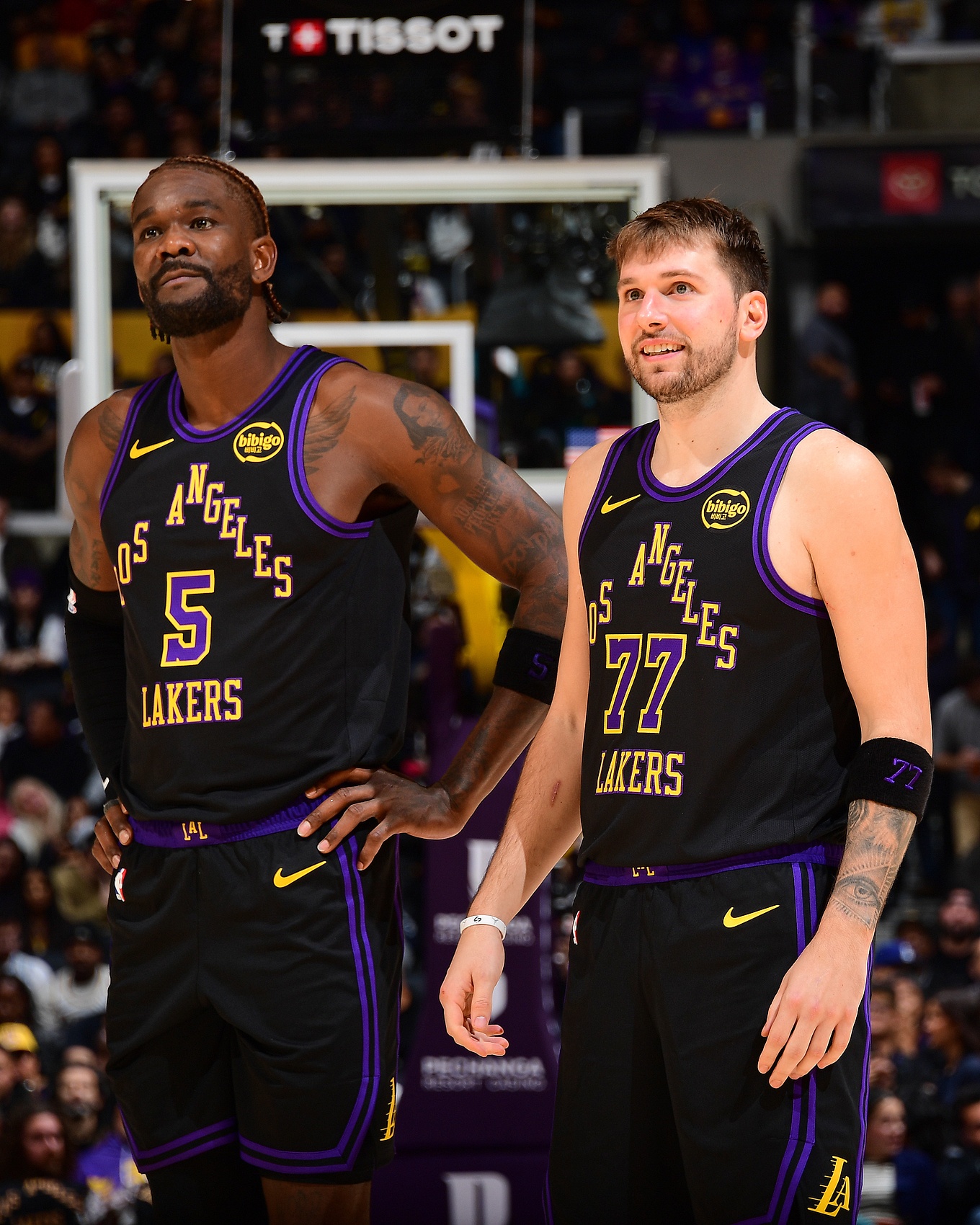 开云官方网站-艾顿已引起湖人将帅不满！消息人士：内线球员排着队想搭档东契奇